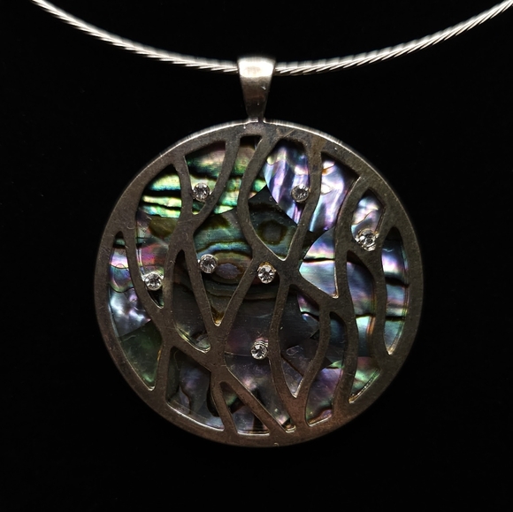 Vintage Mother of Pearl pendant wire choker necklace. - Picture 8 of 10